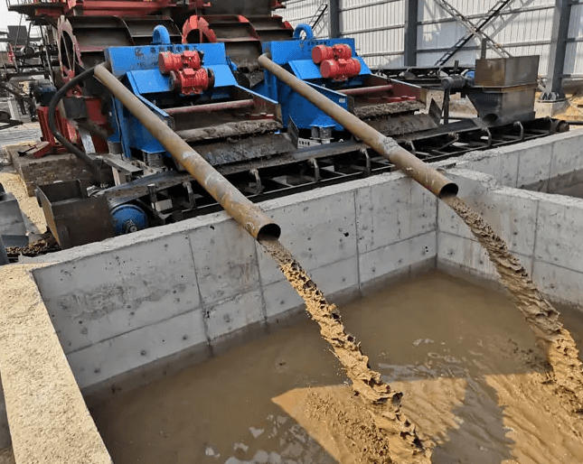 （圖：盾構(gòu)泥水分離清洗現(xiàn)場）